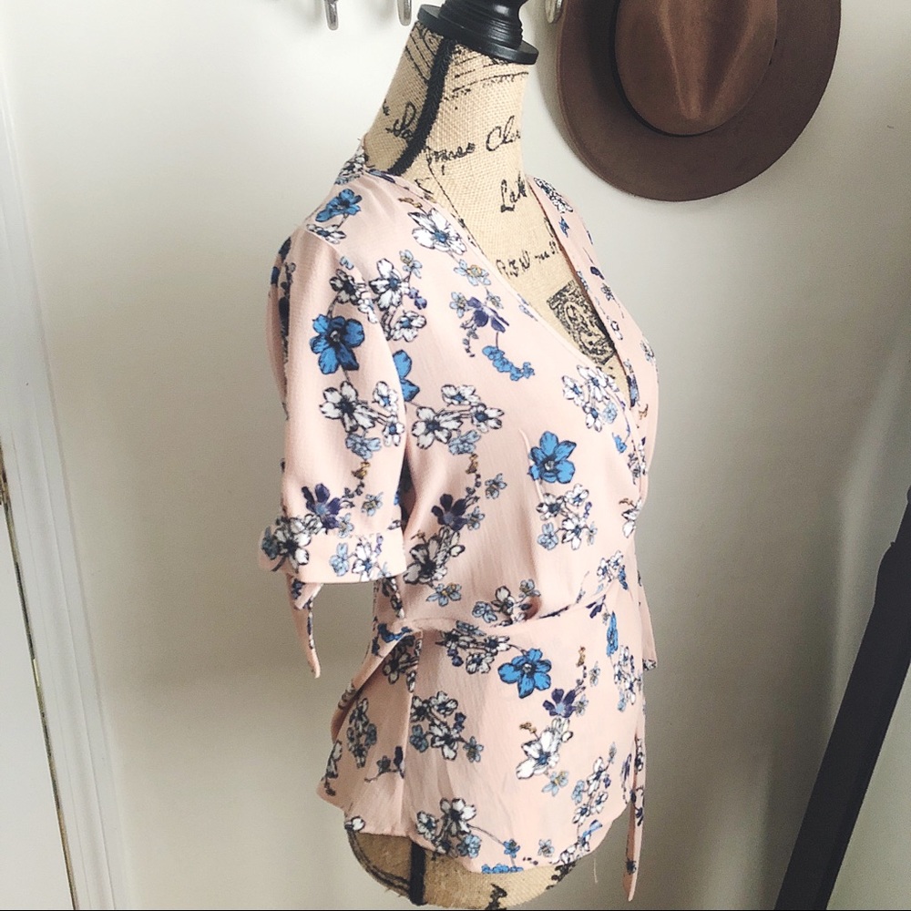 ✨Floral Wrap Blouse✨
